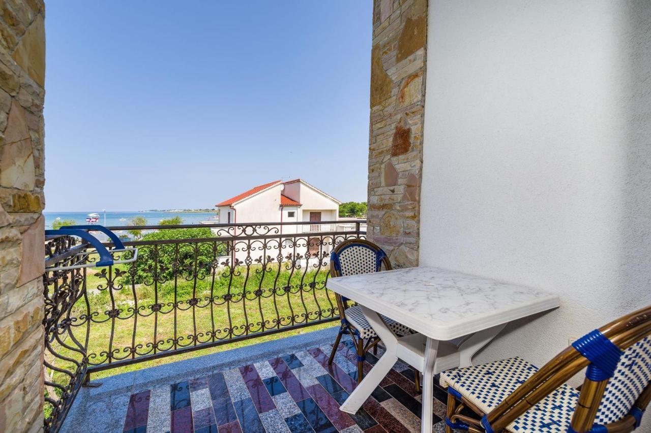 Apartments Bozana Затон Экстерьер фото